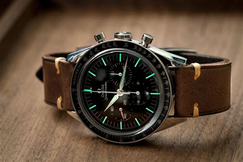 omega speedmaster 3 lume.